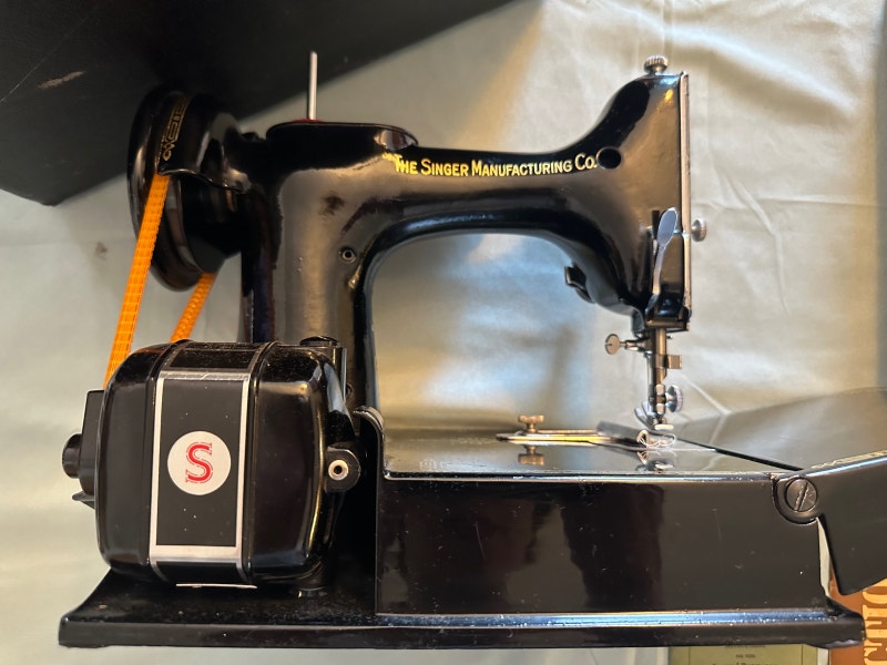 1949 Singer Featherweight 221 Sewing Machine ef559021 Hobbies