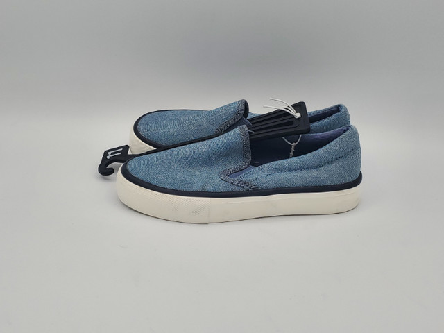 Boys Laceless Shoes blue model size 11 brand new/souliers garçon dans Enfants et jeunesse  à Ouest de l’Île