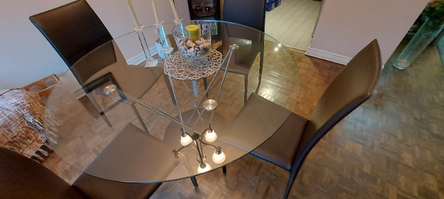 Salle à manger dans Mobilier de salle à manger et cuisine  à Ville de Montréal - Image 3