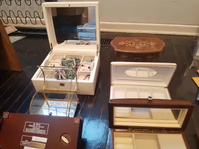 JEWELRY BOX. REAL WOOD.MUSICAL.BOMBAY, View more