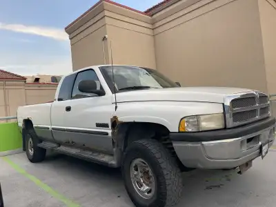 1998 Dodge 2500 4x4 Cummins diesel 5.9 24valve 5 Speed Manual Well maintained, has had regular oil c...
