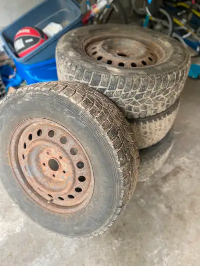 The Sumitomo Ice Edge winter tire gives you the edge on snow, ice and slush-covered roads. Tires com...