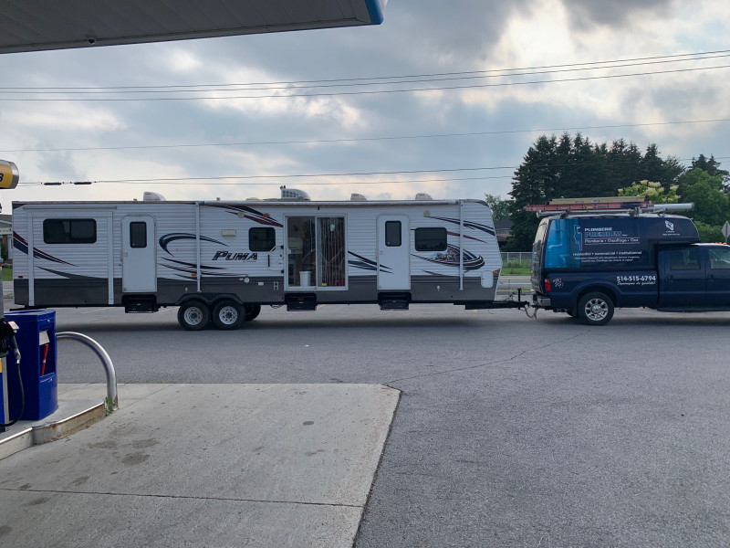 Roulotte de parc 42 pieds camping municipal devant lac taureau