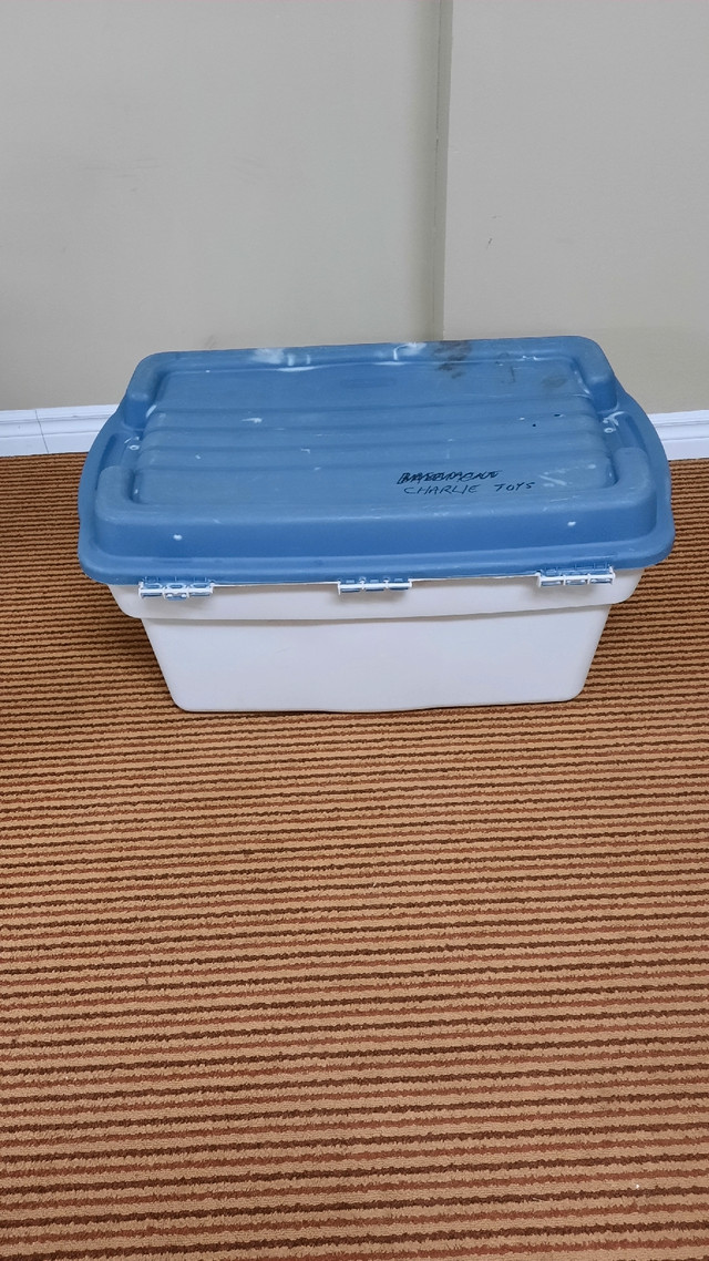 Rubbermaid Roughtote large storage box in Other in Mississauga / Peel Region - Image 4