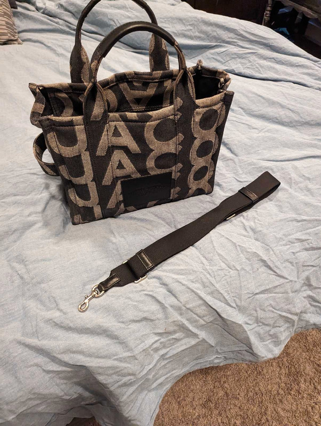 Marc Jacobs Tote in Women's - Bags & Wallets in St. Albert - Image 3