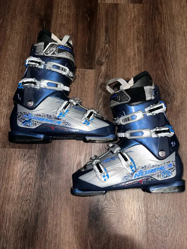 Nordica FSE ski boots in Ski in Nelson - Image 2