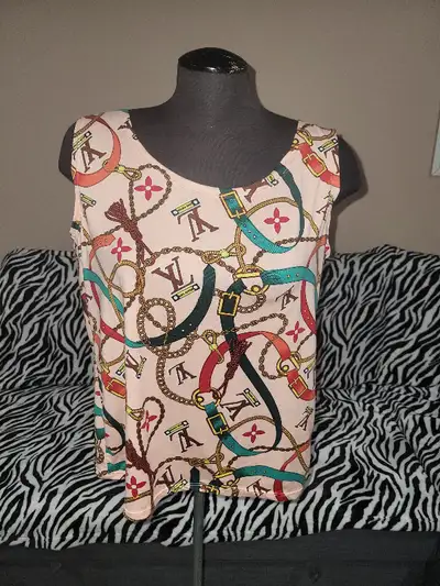 Cute top size M, View more