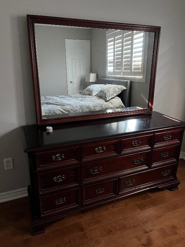Gibbard mahogany bedroom set Dressers & Wardrobes Barrie Kijiji