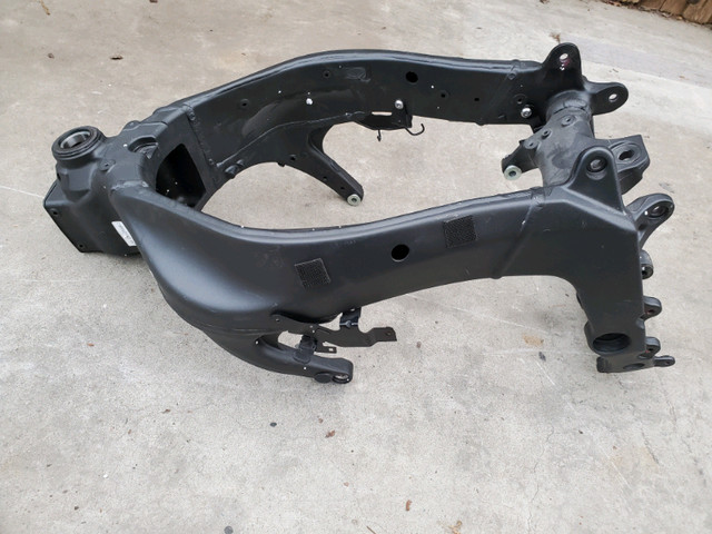 2019 Kawasaki Ninja ZX6R FRAME (clean title) in Motorcycle Parts & Accessories in Vernon