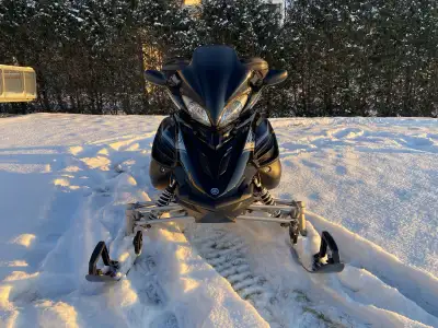 Motoneige Yamaha Apex XTX 2012 Édition 10e anniversaire 24200 km Chenille 15 x 1.25 x 144 po Suspens...