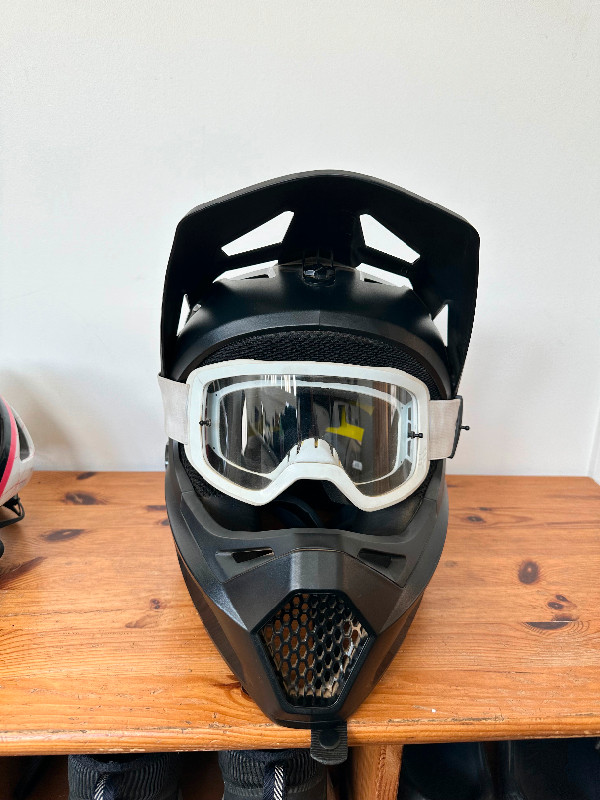 Full face FOX rampage youth M downhill helmet in Clothing, Shoes & Accessories in Vernon