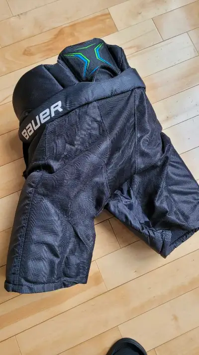 Used 1 season, very good condition. Pet free and smoke free home.