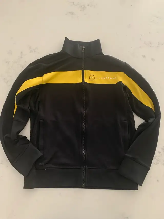 Nike Sweater in Men's in Kitchener / Waterloo - Image 2