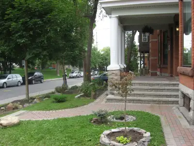 Centretown Victorian Building - Large 2 Bedroom - July 1st