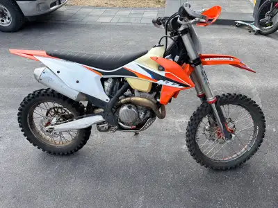 Version francaise plus bas. 2021 KTM XCF 250 - $6600 2022 KTM XCF 250 - $7100 Low Hours... Fully Upg...