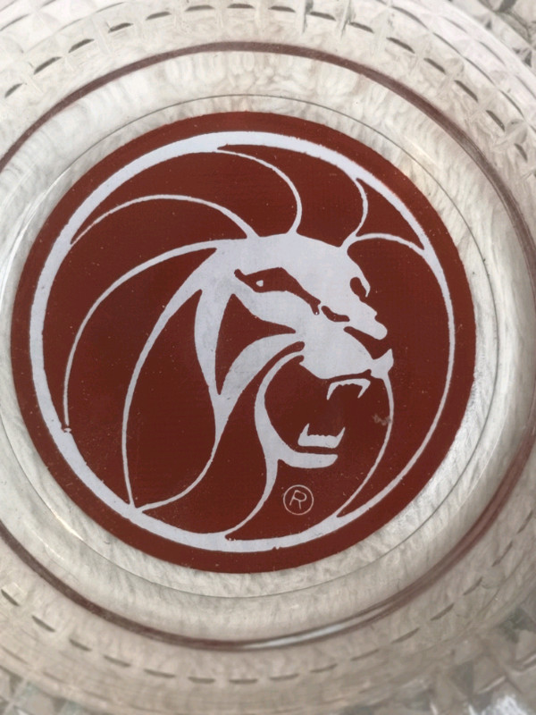 Vintage MGM Grand lions head ash tray in Arts & Collectibles in Moncton - Image 2