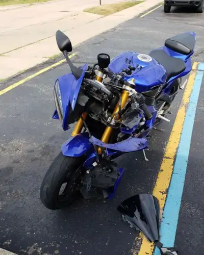 Looking for a project bike . Yamaha r6-Suzuki Gsxr - Kawasaki zx636 . And looking for a Yamaha r6 en...