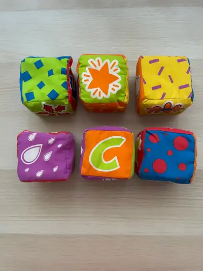 6 dés mous pour bébé - 6 soft dice for babies, View more