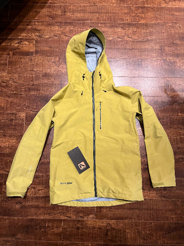 Flylow Knight Ski Jacket Size Small (Fits like Med) Like New in Ski in Calgary - Image 2