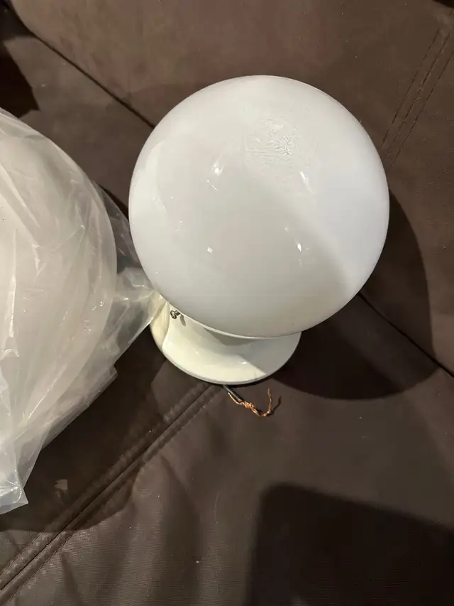 Light fixturess Qty 3 with light bulbs in Indoor Lighting & Fans in Oshawa / Durham Region - Image 6