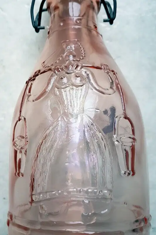 VINTAGE ABSOLUTELY PURE MILK BOTTLE (Made in Italy) in Arts & Collectibles in Laval / North Shore - Image 4