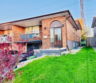 8-minute walk to Seneca College. Fully furnished/unfurnished private room available for rent. *Utili...