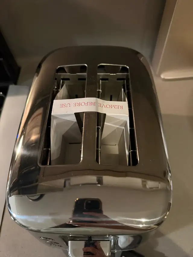 breville Toast Select Luxe Toaster (brand new) in Toasters & Toaster Ovens in City of Toronto - Image 5