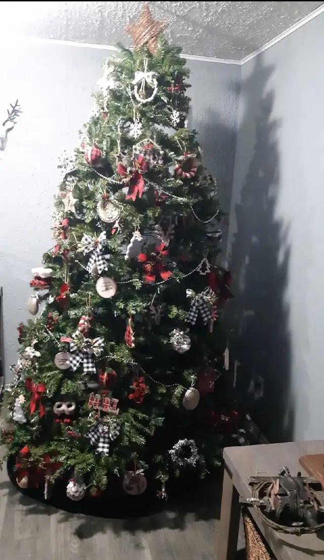 Home Accents Holiday 7.5ft Dunland Balsam Fir LED Tree