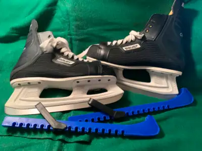 Patins sur glace pour homme de marque Bauer Charger SR, modèle 0029CC, de grandeur 10 D, Pratiquemen...