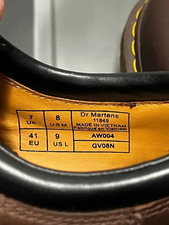 Dr. Martens 11849 Men's Leather LaceUp Oxfords Boots Size 9 in Men's Shoes in Cape Breton - Image 11