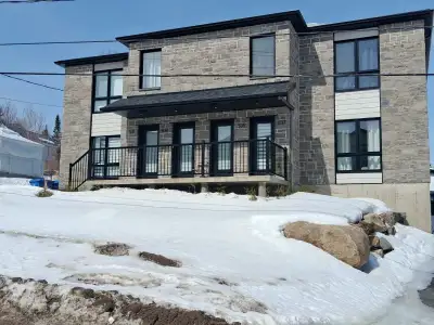 Magnifique logement 4 ½ avec un bureau neuf à louer Rue Nadon, Saint-Donat-de-Montcalm **Disponibili...