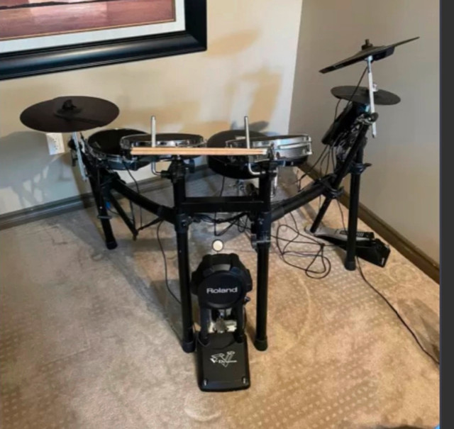 Complete Roland TD11 Drum Kit, upgraded mesh Pintech Toms Drums