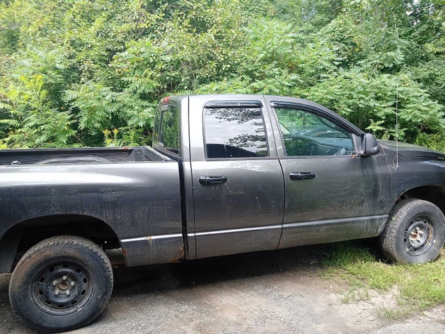 2004 Dodge Ram 1500 5.7 hemi **part out**