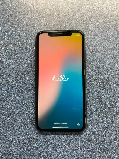 iPhone 11 64g works no cracks or chips
