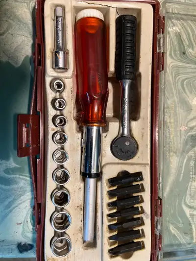 20 pieces ratchet action tool set metric carrying case