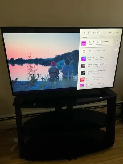 Barely used tv , bought it 6 months ago from a friend still with the original box, smart tv from Sam...