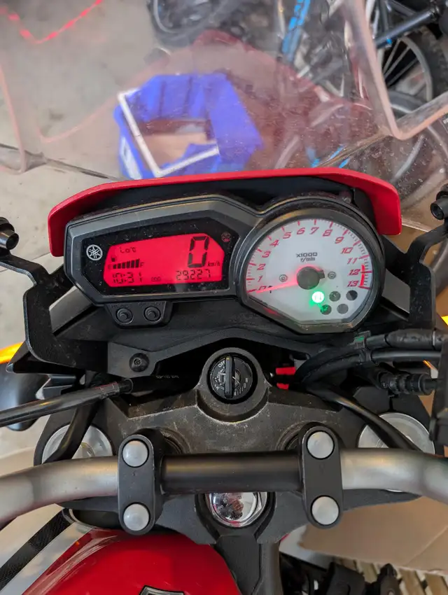 2012 Yamaha FZ8 in Street, Cruisers & Choppers in Oshawa / Durham Region - Image 3