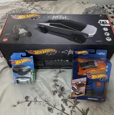Get ready to rev up your collection with this Hotwheels RC triple bundle, featuring a 1/10 scale Cyb...