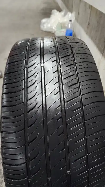 kumho 245/45 ZR 19 102W avec jantes Replica Cyclone et TPMS Offset: 40mm Bolt Pattern: 120mm Très bo...