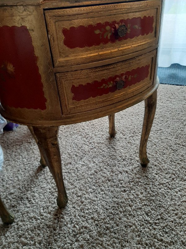 Antique side tables - set of 2 in Other Tables in Oshawa / Durham Region - Image 4