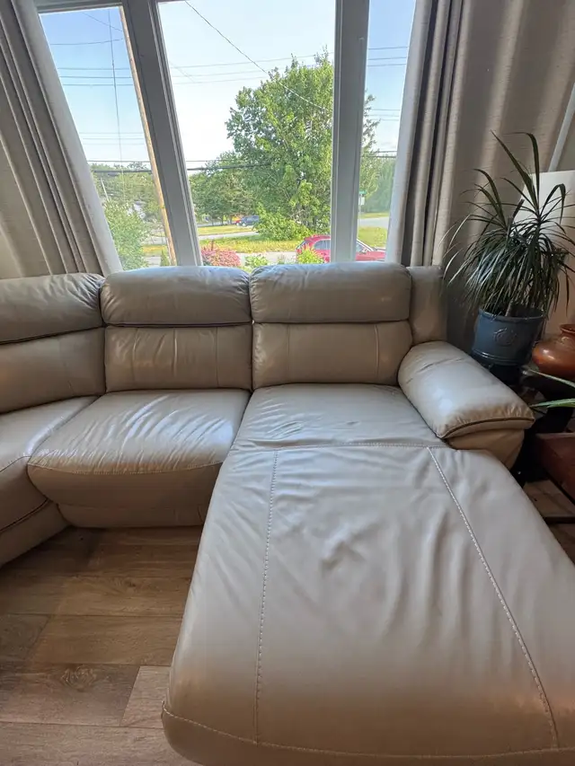 Leather Power Reclining Sectional w Chaise + Cupholders – $850 in Couches & Futons in Dartmouth - Image 2