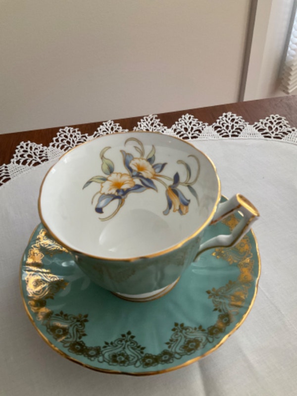 ANSLEY BLUE AND GOLD TEA CUP AND SAUCER WITH MORNING GLORY INSI Arts