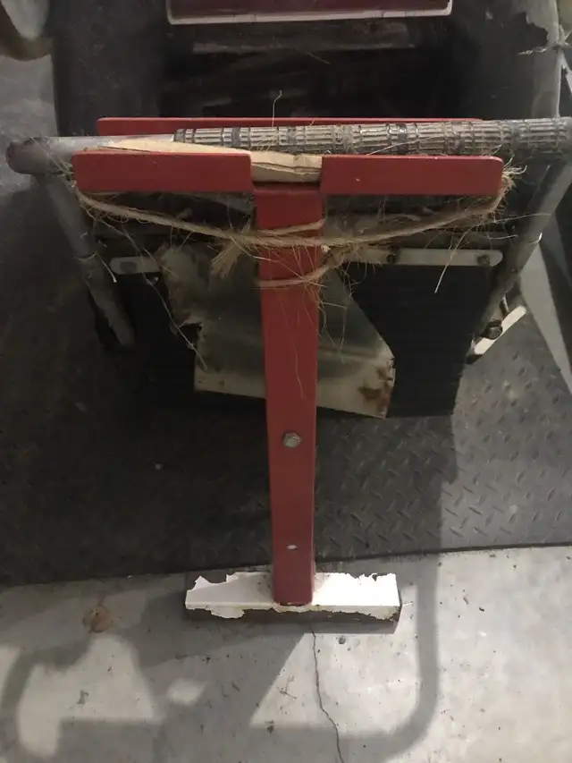 snowmobile stand in Other in Ottawa - Image 4