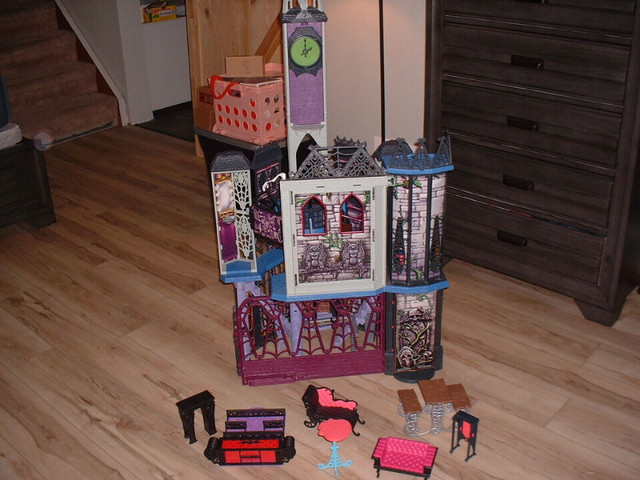 Monster High Doll House Deadluxe High School Playset Castle in Toys & Games in Windsor Region - Image 4