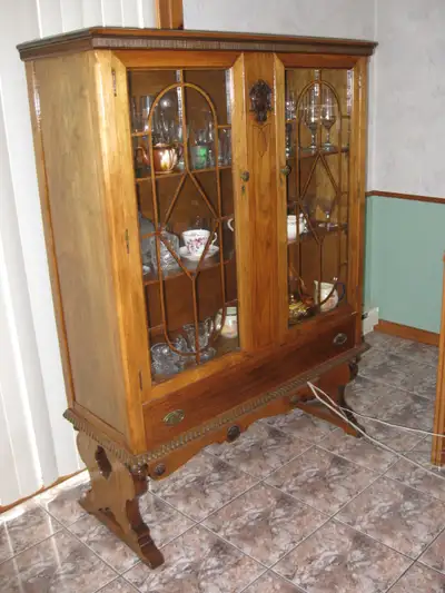 Vaisselier antique restauré, View more