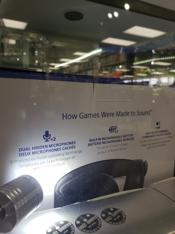 PlayStation Pulse 3D Wireless Headset in Sony Playstation 5 in Cole Harbour - Image 3