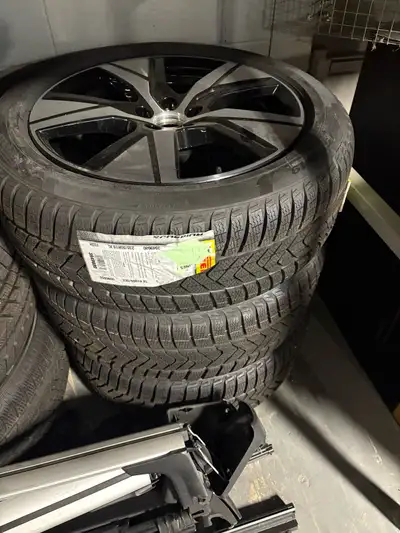 BRAND NEW NEVER INSTALLED. These are staggered set 235 front 255 rear. TPMS and balanced. Typical se...