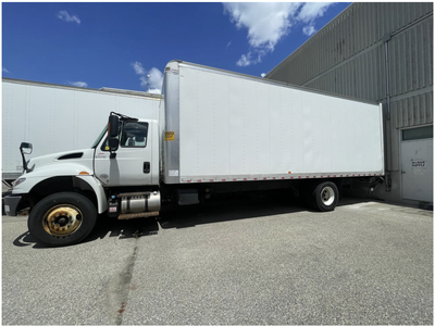 26ft box truck for sale with low kilometers and in excellent working condition. This truck was origi...