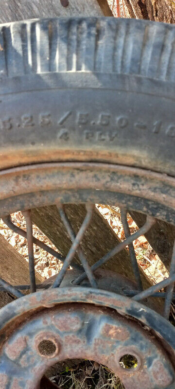 Landscaping Decoration- Antique Wheel & Tire in Outdoor Décor in Edmonton - Image 3
