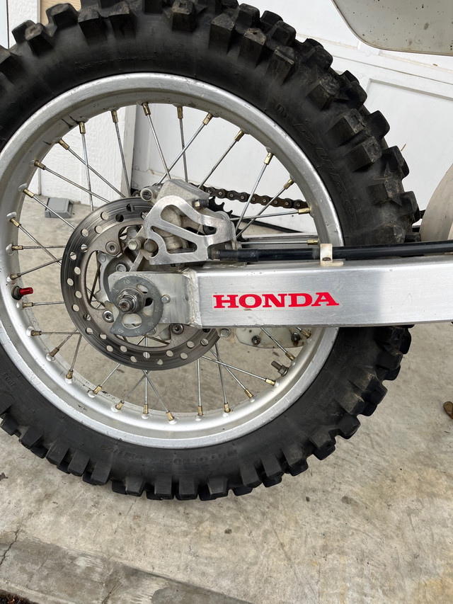XR400R 1999 Honda Dirtbike Mororcycle in Dirt Bikes & Motocross in Kelowna - Image 3